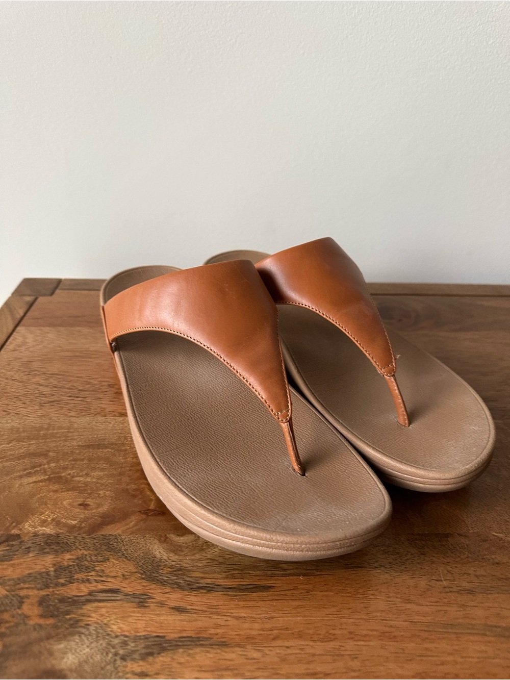 Women’s Tan Leather FitFlop Sandals - LULU Leather Toe Post Sandals